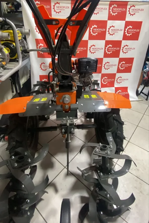 Motocultor de 16HP marca Bari