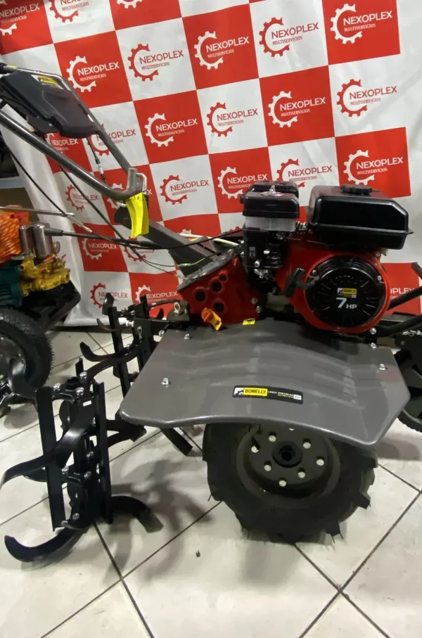 Motocultor  de 7 hp marca bonelly
